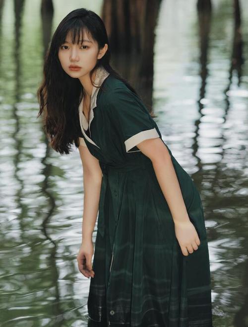 丝袜秘书大奶子的相关介绍