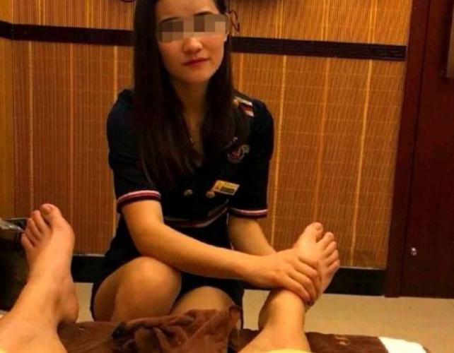 亚洲少妇自偷拍的相关介绍