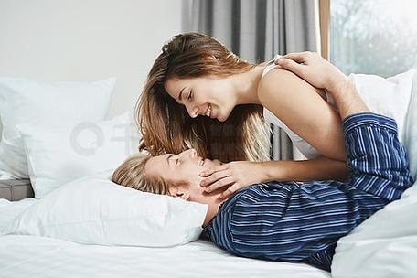 黑丝美女操出白浆的相关介绍