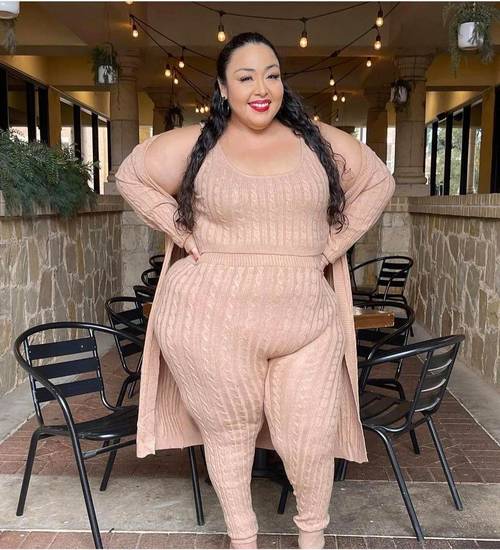 美女被我操哭的相关介绍
