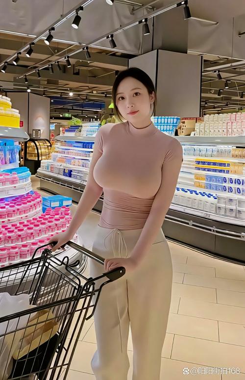 美女搞出白浆视频的相关介绍