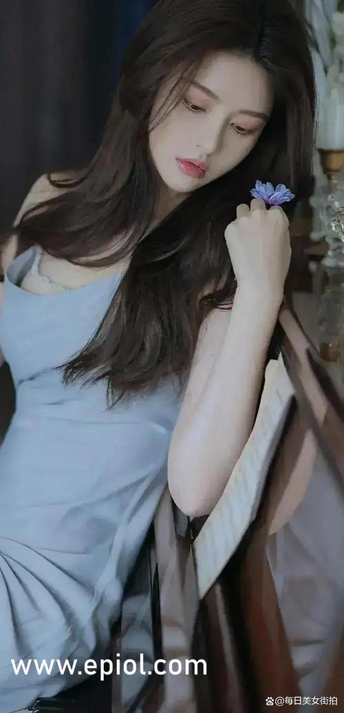 极品美女扒开粉嫩小av的相关介绍