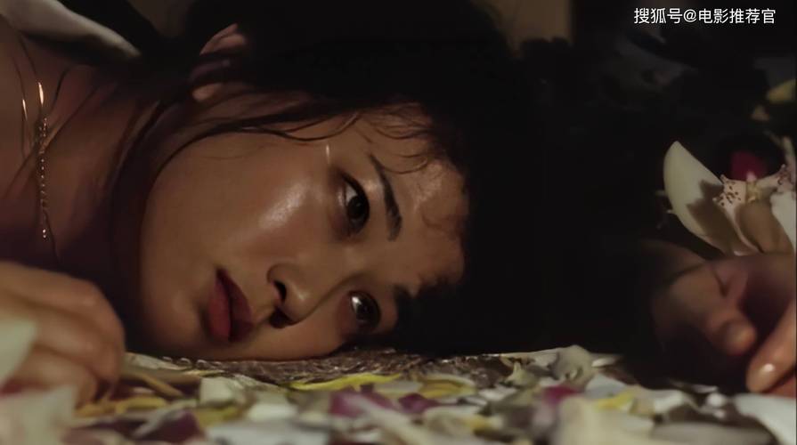 操白黑丝美女的相关介绍