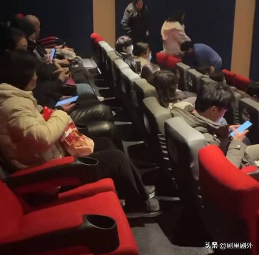 强摸女秘书巨乳bd的相关介绍