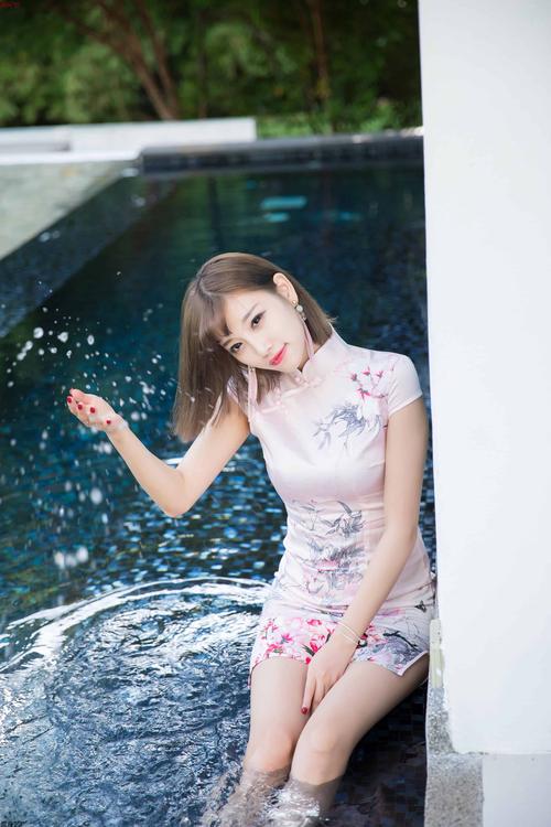 操美女老师大奶子的相关介绍