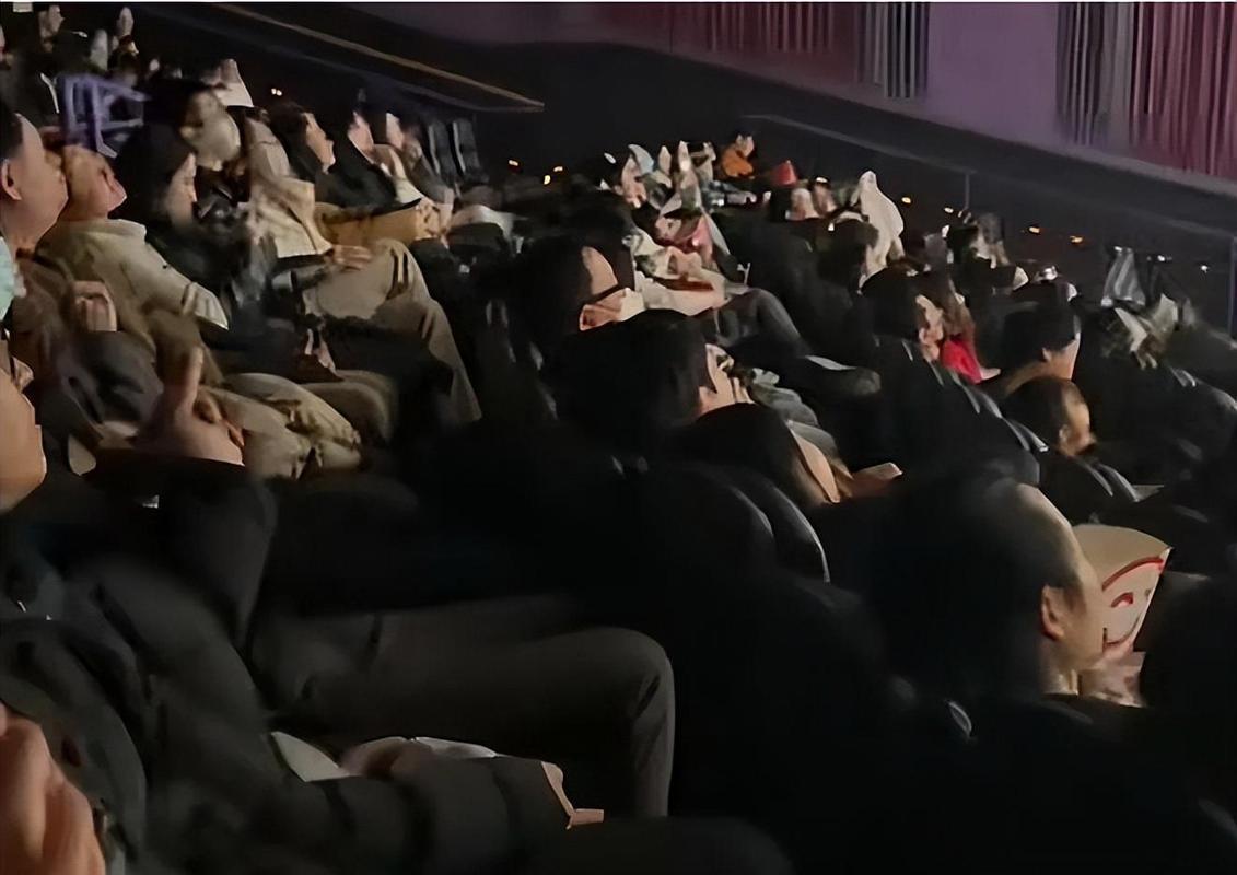 一边爽一边摸的相关介绍